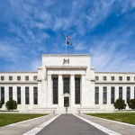 La Fed mantiene los tipos en el 3,50%-3,75% en la primera reunión de Warsh