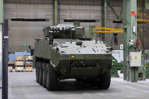 La industria de defensa supera los 80.000 euros de salario medio bruto, pero falta talento