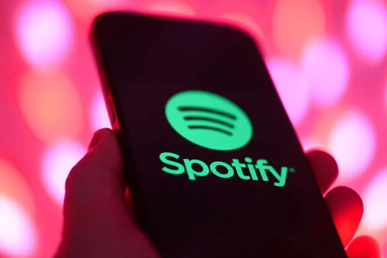 Los artistas españoles ingresaron 156 millones en royalties en Spotify y crecieron un 14% en 2025