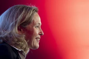 Los ministros de Finanzas de la UE apoyan que el BEI aumente la financiación en defensa y energía