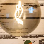 Más de un tercio de los hogares que cambiaron tarifas de energía recurrieron a comparadores