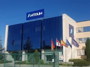 Moody’s rebaja la calificación de Grupo Antolín a ‘Caa2’ tras refinanciar su deuda