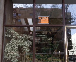 Pagar el alquiler supone el 36,85% del sueldo medio, frente al 22,65% de hipoteca, según iAhorro