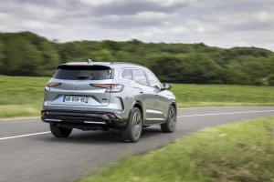 Renault renueva el Espace con más tecnología y un motor híbrido para su SUV familiar