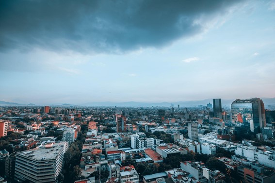 Renta de oficinas en México: por qué el capital extranjero apuesta por los corredores prime en 2026