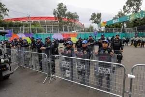 Un coche arrolla a una multitud que celebraba la victoria de México y deja al menos 17 heridos