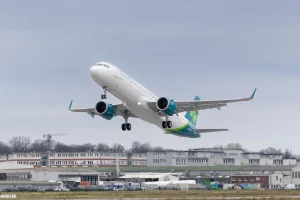 Aer Lingus prevé recortar 500 empleos y reducir un 6% su capacidad por el alza de costes