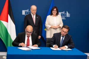 Albares pide a la UE prohibir totalmente el comercio con asentamientos ilegales de Cisjordania