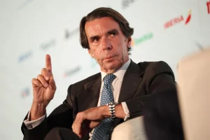 Aznar reivindica la firmeza de su Gobierno ante el chantaje de ETA con Miguel Ángel Blanco