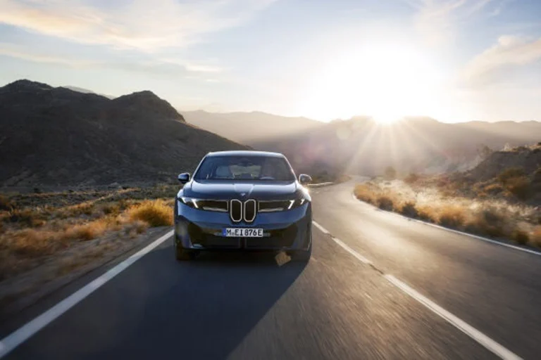 BMW amplía la gama del nuevo iX3 con una versión de acceso de hasta 637 km de autonomía