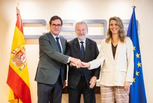 CaixaBank, la CEOE y Cepyme elevan a 50.000 millones la financiación para empresas y pymes