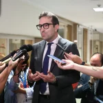 Carlos Cuerpo ve «sesgado» el diagnóstico de Feijóo sobre las bajas laborales y pide seriedad