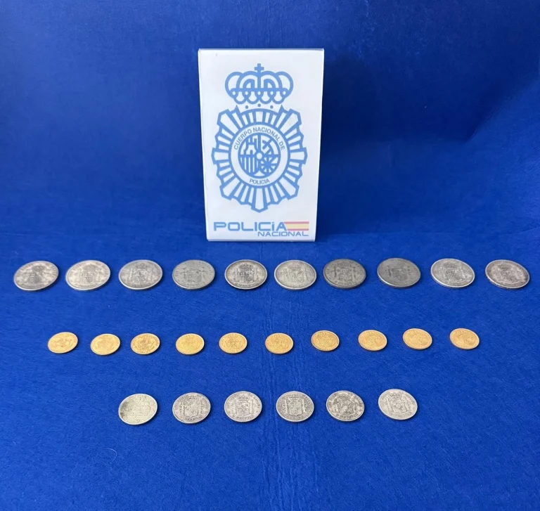 Detenido en León un matrimonio por apropiarse de monedas de oro de Isabel II de 10.000 euros