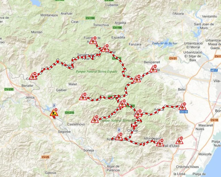 El incendio de la Vall d’Uixó mantiene cortadas ocho carreteras de Castellón