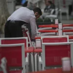 El paro baja en 13 comunidades en el segundo trimestre y sube en cuatro, entre ellas Andalucía