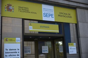 El paro baja en 213.300 personas en el segundo trimestre y la ocupación sube a récord histórico
