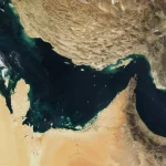 El petróleo roza los 74 dólares tras el impacto de un proyectil en un petrolero qatarí en Ormuz