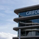 Grifols sube casi un 4% en Bolsa tras ganar un 28,7% más en el semestre y confirmar previsiones