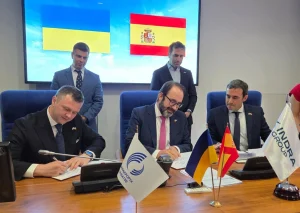 Indra firma un acuerdo en Ucrania para apoyar la recuperación de sus sistemas de tráfico aéreo