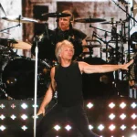 Jon Bon Jovi interrumpe su concierto en el Madison Square Garden por problemas de salud