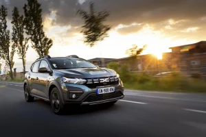 La electrificación y las marcas chinas transforman el mercado automovilístico español desde 2010