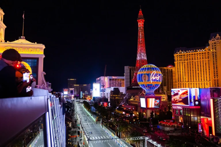 La Fórmula 1 pagará tres millones por el problema de las alcantarillas del GP de Las Vegas 2023
