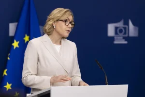 La Ley de IA de la UE obligará a identificar los deepfakes y a avisar de los chatbots desde