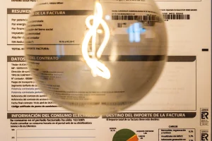 La rebaja del IVA de la luz ahorraría hasta 100 euros al año y aceleraría la electrificación