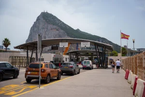 La UE y Reino Unido firman el acuerdo sobre Gibraltar para derribar la Verja tras el Brexit