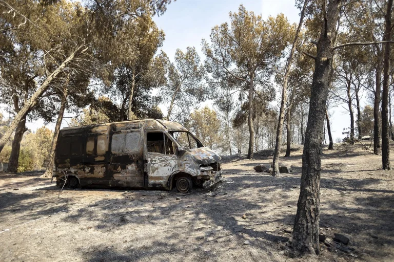 La Vall d’Uixó aplaza el inicio de su semana grande de fiestas por el incendio en Espadà
