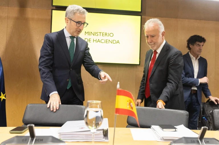 Las CCAA del PP rechazan debatir objetivos de déficit asimétricos por comunidades autónomas