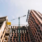 Las inmobiliarias señalan que el alto precio de la vivienda alarga las ventas y fuerza negociar