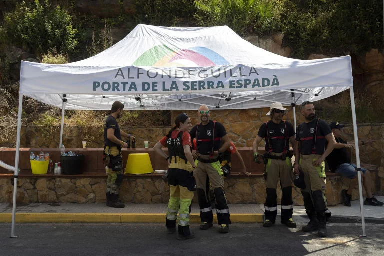 Los bomberos estabilizan el incendio de la Vall d’Uixó (Castellón) tras quemar 9.568 ha