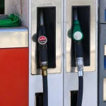 Los carburantes encadenan su segunda subida tras decaer la rebaja del IVA y suben hasta un 1,6%