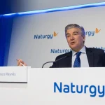 Naturgy gana 1.215 millones a junio, un 6% más, y apunta a más de 2.100 millones en 2026