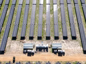 Naturgy invierte más de 300 millones en un proyecto híbrido solar y de baterías en Australia
