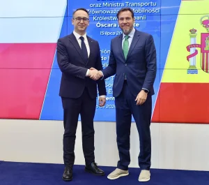 Puente se reúne en Varsovia con el ministro de Infraestructuras y empresas españolas del sector