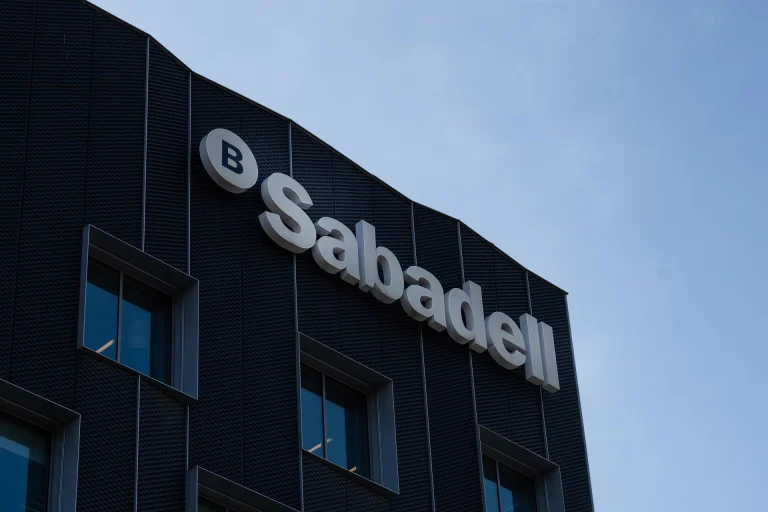 Sabadell ejecuta el 74,4% de su programa de recompra de acciones por 365 millones