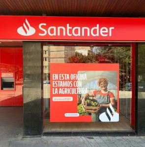 Santander mejora su oferta de prejubilaciones al asumir el convenio especial hasta los 63,5 años
