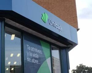 Unicaja ofrece financiación al 0% a clientes afectados por el incendio de Los Gallardos