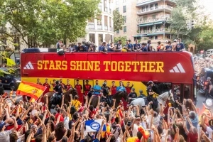 Adidas España deja atrás las pérdidas y gana 18,3 millones de euros en 2025