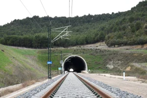 Adif licita por casi 17 millones la renovación de la electrificación de la red convencional