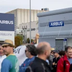 Airbus ofrece ligar los sueldos al IPC real y una subida del 7,6% y mantiene el teletrabajo