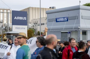 Airbus ofrece ligar los sueldos al IPC real y una subida del 7,6% y mantiene el teletrabajo