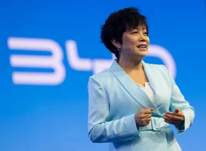 BYD cae más de un 5% en Bolsa tras recortar su beneficio un 20% en el primer semestre de 2026