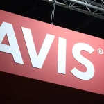 Consumo sanciona con un millón de euros a Avis por recargos abusivos por multas de tráfico