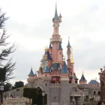 Disney reduce a la mitad su beneficio entre abril y junio por el impacto fiscal adverso