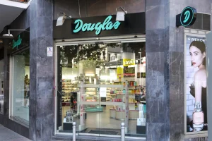 Douglas recorta un 89% su beneficio a 17,6 millones en nueve meses y confirma previsiones