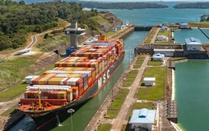 El Canal de Panamá limita el tránsito de buques por la caída de las lluvias por El Niño