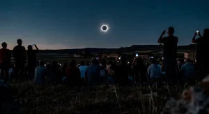 El eclipse solar dispara un 25,7% el gasto de turistas extranjeros en provincias más visibles